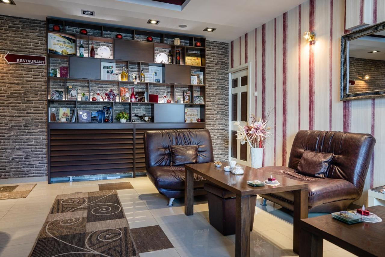 Garni Hotel 018 In Ni Extérieur photo